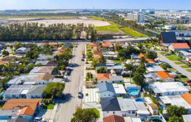 2 dormitorio casa de pueblo 188 m² en Miami, Estados Unidos. $720 000