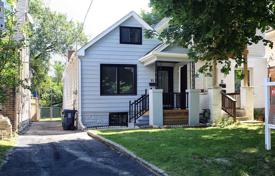 Casa de pueblo – East York, Toronto, Ontario,  Canadá. C$1 079 000