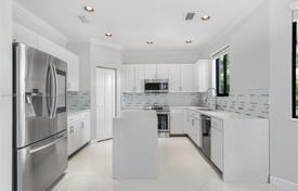 Casa de pueblo – West End, Miami, Florida,  Estados Unidos. $725 000