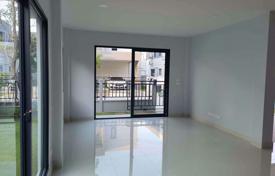 4 dormitorio chalet en Bang Phli, Tailandia. $3 060  por semana
