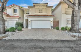4 dormitorio casa de pueblo 247 m² en Doral, Estados Unidos. $880 000