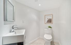 8 dormitorio casa de pueblo en York, Canadá. C$2 184 000