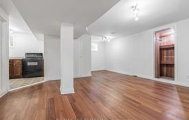 8 dormitorio casa de pueblo en Scarborough, Canadá. C$1 287 000