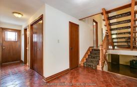 11 dormitorio casa de pueblo en Scarborough, Canadá. C$1 947 000