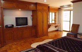 4-dormitorio apartamentos en condominio en Khlong Toei, Tailandia. $3 060  por semana