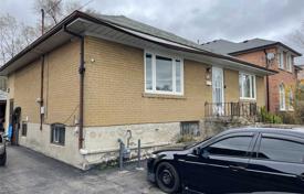 9 dormitorio casa de pueblo en North York, Canadá. C$1 441 000