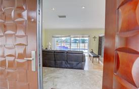 4 dormitorio casa de pueblo 312 m² en Miami, Estados Unidos. $1 820 000