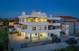 11 dormitorio casa de pueblo 360 m² en Pula, Croacia. 1 250 000 €