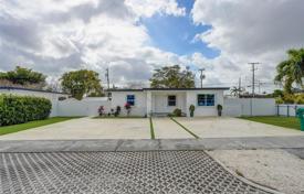 4 dormitorio casa de pueblo 139 m² en Miami, Estados Unidos. $710 000