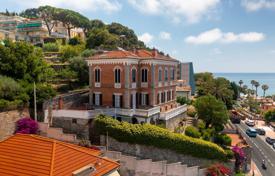 12 dormitorio piso 279 m² en Liguria, Italia. 1 450 000 €