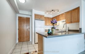 5 dormitorio piso en North York, Canadá. C$814 000