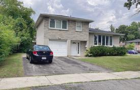 9 dormitorio casa de pueblo en North York, Canadá. C$1 871 000