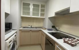 3-dormitorio apartamentos en condominio en Phra Khanong, Tailandia. $288 000