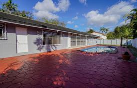 5 dormitorio casa de pueblo 346 m² en Miami, Estados Unidos. $1 199 000