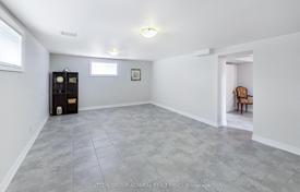 9 dormitorio casa de pueblo en North York, Canadá. C$1 612 000