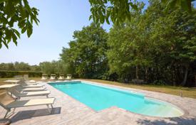 8 dormitorio finca rústica 198 m² en Cortona, Italia. 890 000 €