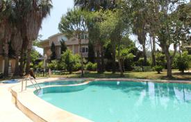 Casa Triplex amueblada en un complejo con piscina en Belek. $321 000