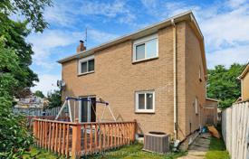 10 dormitorio casa de pueblo en Scarborough, Canadá. C$1 157 000