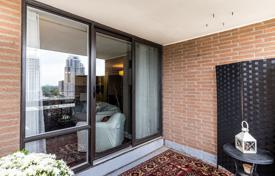 6 dormitorio piso en Etobicoke, Canadá. C$807 000