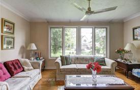 9 dormitorio casa de pueblo en Etobicoke, Canadá. C$1 811 000
