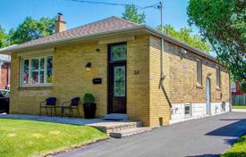 4 dormitorio casa de pueblo en Scarborough, Canadá. C$1 055 000