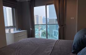 2-dormitorio apartamentos en condominio en Huai Khwang, Tailandia. $375 000