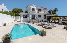 6 dormitorio villa 1023 m² en Estepona, España. 2 390 000 €