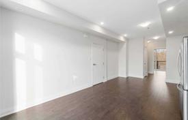 9 dormitorio adosado en North York, Canadá. C$1 346 000