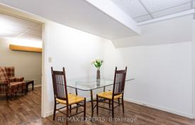 13 dormitorio casa de pueblo en Scarborough, Canadá. C$1 878 000