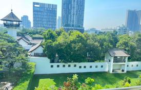 1-dormitorio apartamentos en condominio en Khlong Toei, Tailandia. $229 000