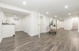 8 dormitorio casa de pueblo en Scarborough, Canadá. C$1 283 000