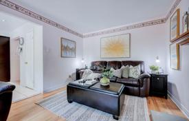 11 dormitorio casa de pueblo en Scarborough, Canadá. C$1 683 000