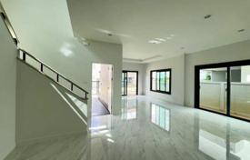 4 dormitorio villa 209 m² en Pattaya, Tailandia. $264 000