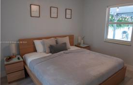 3 dormitorio casa de pueblo 137 m² en Miami, Estados Unidos. $760 000