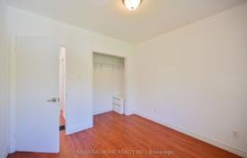 8 dormitorio adosado en North York, Canadá. C$1 734 000