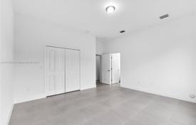 5 dormitorio casa de pueblo 207 m² en Miami, Estados Unidos. $1 199 000