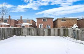 11 dormitorio casa de pueblo en Scarborough, Canadá. C$1 690 000
