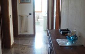 5 dormitorio piso 370 m² en Toscana, Italia. 750 000 €