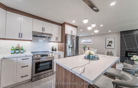 15 dormitorio casa de pueblo en Scarborough, Canadá. C$1 412 000