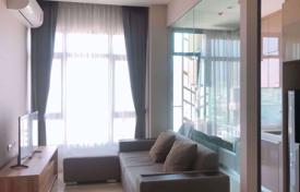 1-dormitorio apartamentos en condominio en Khlong Toei, Tailandia. $133 000