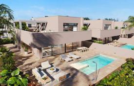 Situado a poca distancia de tiendas y restaurantes en Murcia. Villa con piscina (8*3) m² y jardín en una parcela privada de 490 m².. 1 290 000 €