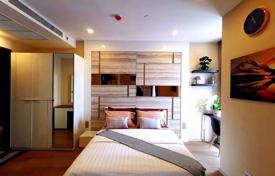 1-dormitorio apartamentos en condominio en Watthana, Tailandia. $272 000