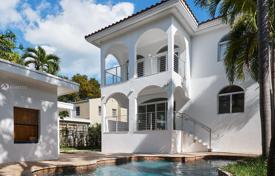 Villa – Miami Beach, Florida, Estados Unidos. $2 250 000