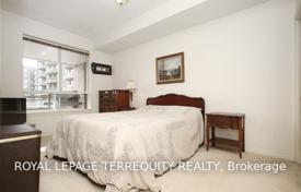 5 dormitorio piso en Eglinton Avenue East, Canadá. C$806 000