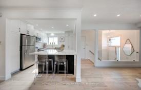 11 dormitorio adosado en North York, Canadá. C$2 057 000
