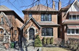 Casa de pueblo – Roselawn Avenue, Old Toronto, Toronto,  Ontario,   Canadá. C$2 077 000