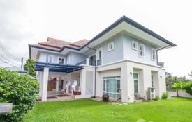 4 dormitorio casa de pueblo 604 m² en Chalong, Tailandia. $670 000
