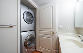 5 dormitorio piso en North York, Canadá. C$873 000