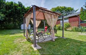 8 dormitorio casa de pueblo en Scarborough, Canadá. C$1 280 000
