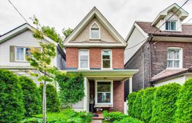 Casa de pueblo – Pape Avenue, Toronto, Ontario,  Canadá. C$1 455 000
